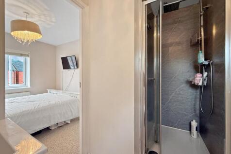 Master En-Suite