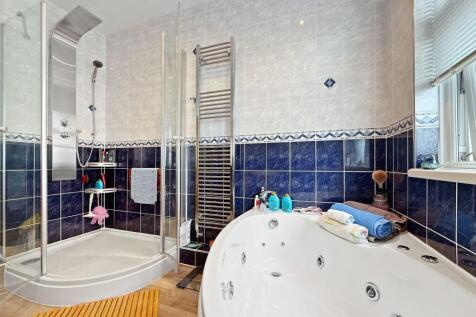 Bath/Shower Room
