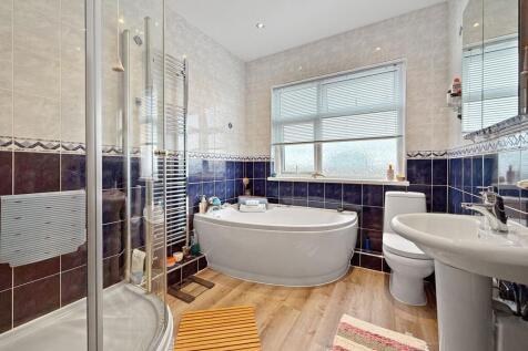 Bath/Shower Room