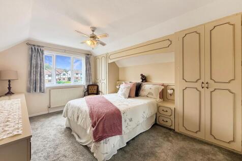 1st Floor Master Bedroom