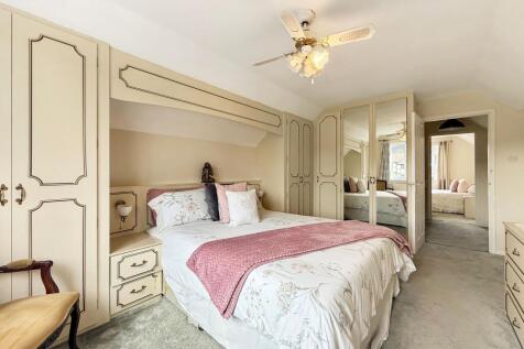 1st Floor Master Bedroom