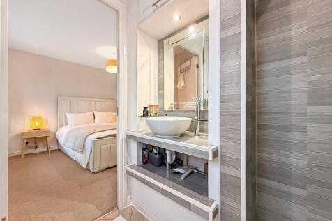 Master En-Suite