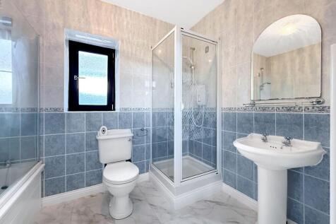 Shower/Bathroom