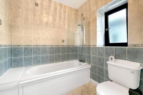 Shower/Bathroom