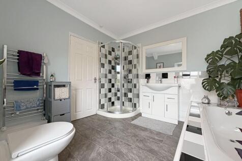 Bath/Shower Room