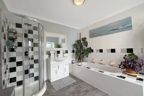 Bath/Shower Room