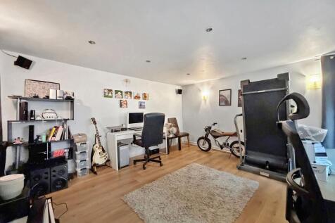 Detached Office/Cinema Room