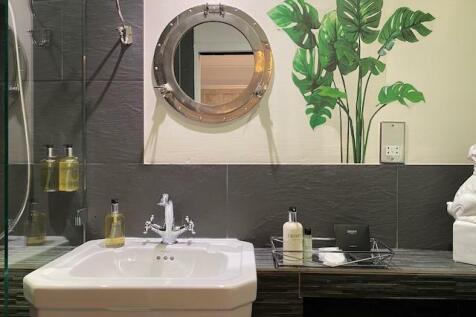 ROOM 4: Brunswick