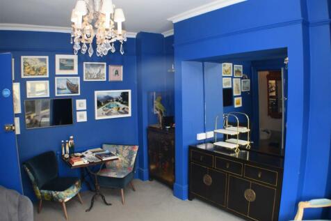 BREAKFAST ROOM/GUEST LOUNGE: