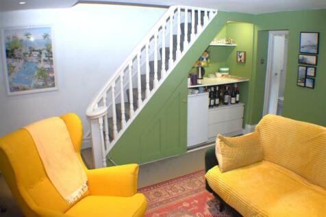 SITTING ROOM:
