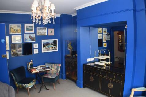 BREAKFAST ROOM/GUEST LOUNGE: