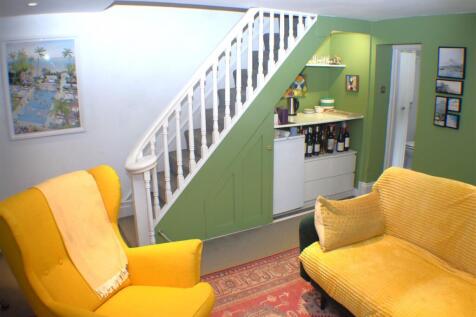 SITTING ROOM: