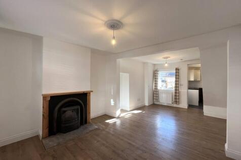 Lounge / Dining R...