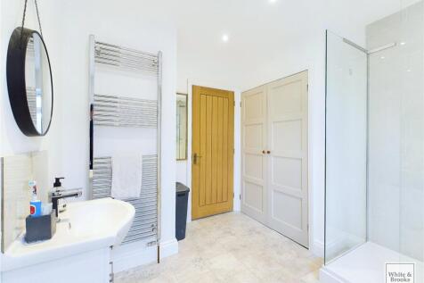 Ensuite/Bathroom