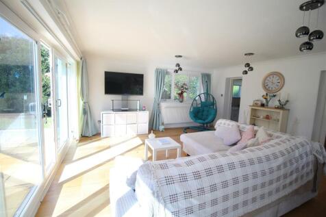 frontroom/kitchen