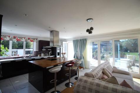 frontroom/kitchen