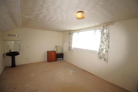 bedroom 1.JPG