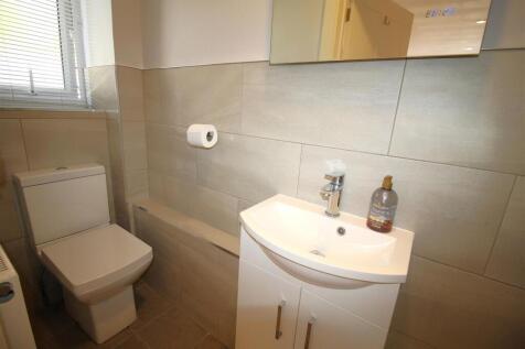 ensuite.JPG