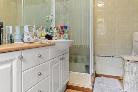 Bedroom 2 Ensuite Shower