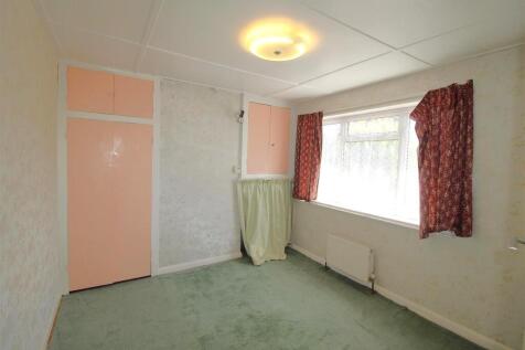 Bedroom 2 (2).jpg