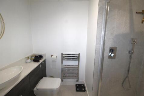 ensuite.JPG