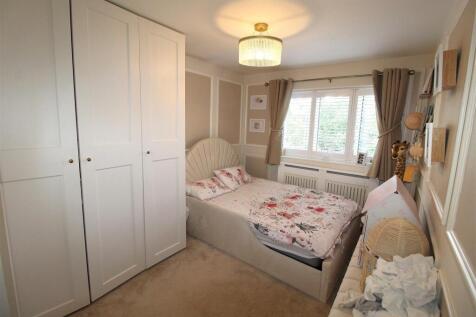 bedroom 2.JPG