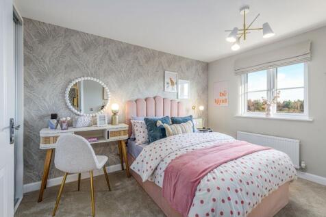 Double bedroom in 4 bed home