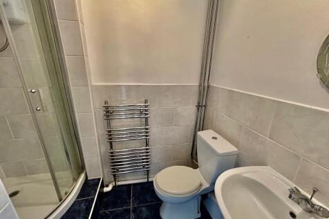 Front Bedroom En-suite