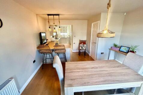 Living/Dining Area