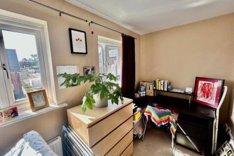 Bedroom/Office
