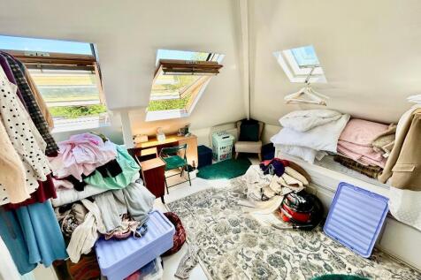 Attic Bedroom with En-suite