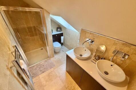 Master En-Suite