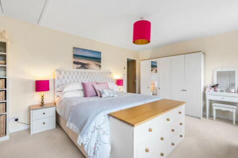 Principal bedroom