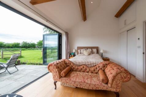 Principal bedroom