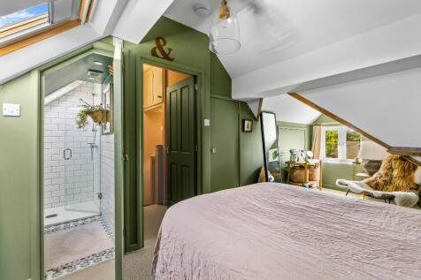 Bedroom and ensuite