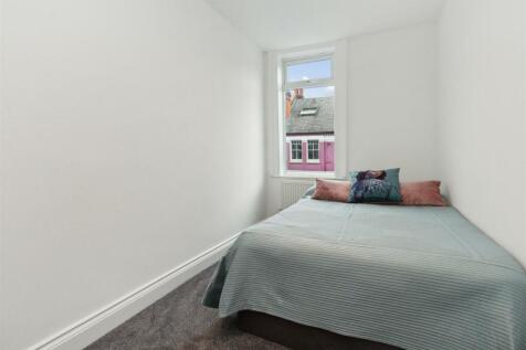 FFF 25 Gilbey Road, London bedroom 1.jpg