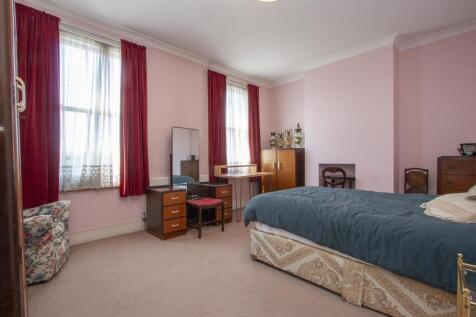 40 Chestnut Grove London SW12 8JB bedroom 2.jpg