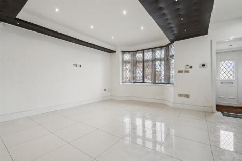 24 Martindale Road, Hounslow - reception 2.jpg