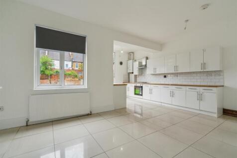 10 Melrose Avenue CR4 2EG - reception 2c.jpg