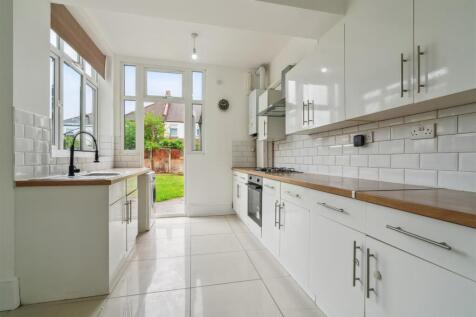 10 Melrose Avenue CR4 2EG - kitchen 1.jpg