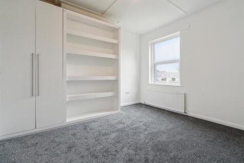 10 Melrose Avenue CR4 2EG - bedroom 1.jpg