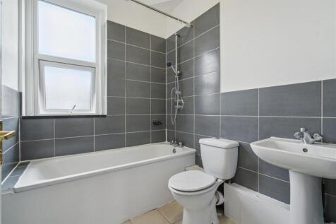 10 Melrose Avenue CR4 2EG - bathroom.jpg