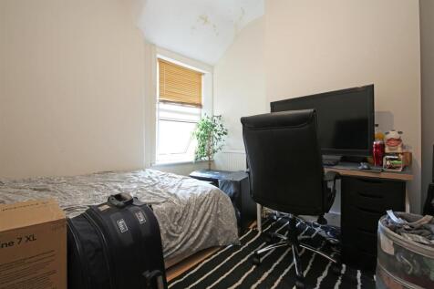 27 Hoyle Road bedroom 6.jpg