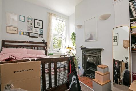 17 Dewey Street SW17 bedroom 3.jpg