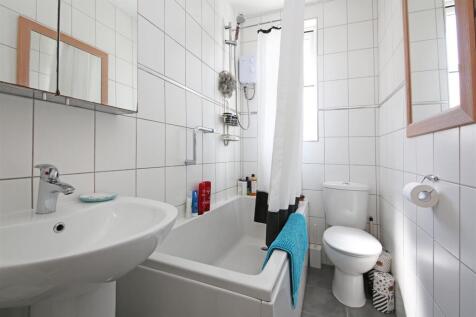 17 Dewey Street SW17 Bathroom.jpg