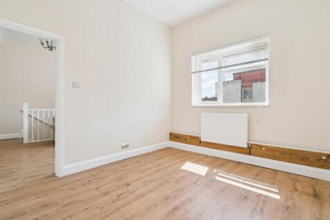 118c Mitcham Road SW17 Bedroom 1b.jpg