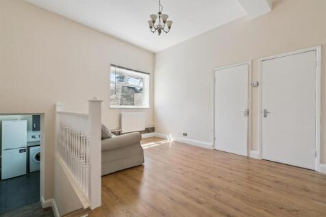 118c Mitcham Road SW17 Reception 1b.jpg
