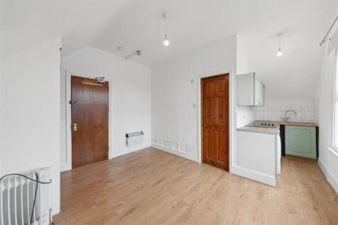 Flat 4, 112 Tooting High Street, SW17 0RR (2).jpg