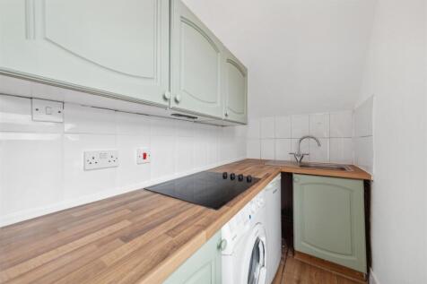 Flat 4, 112 Tooting High Street, SW17 0RR (3).jpg