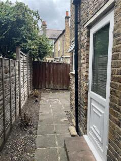 5 Sellincourt Road A.jpg